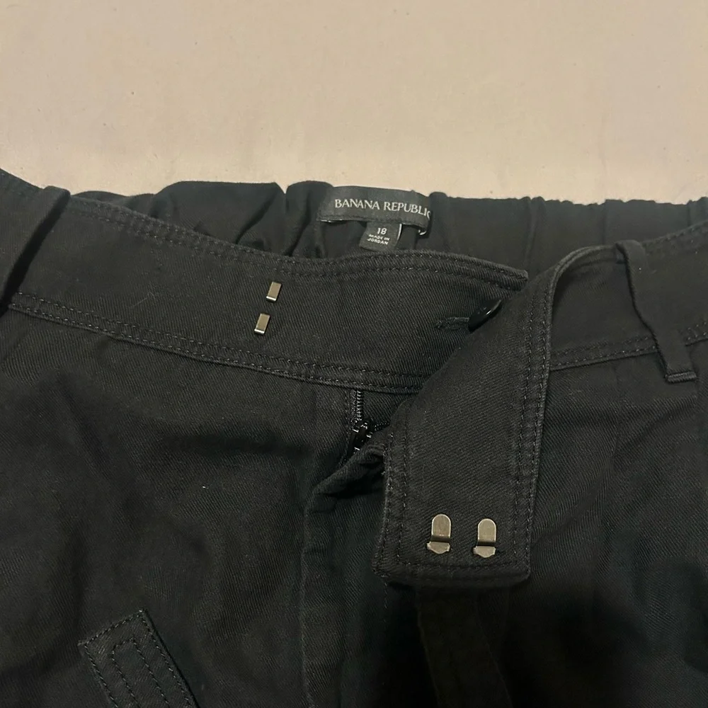 Banana Republic BLACk COLOR Cargo Joggers